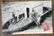 Old postcard - postcard - St NAZAIRE - Diver in the Basin - La Descente