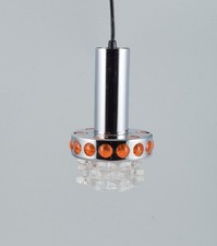 RAAK, Pays-Bas. Lampe design en chrome, plastique orange et verre transparent.