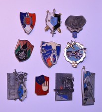 10 INSIGNES REGIMENTAIRES