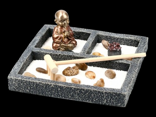 Zen jardin avec moine figurine - zen,