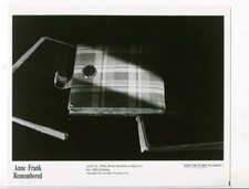 Anne Frank Remembered-8x10-Still-VG-Anne's Diary