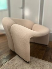 Fauteuil F580 Groovy, Pierre