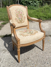 Fauteuil style Louis XVI à re