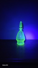 Carafe Art Déco en verre uranium fluorescent 1930s + bouchon 11 cm /