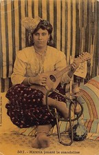 Algérie - Henna jouant la