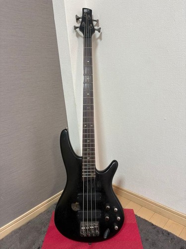 Guitare basse électrique