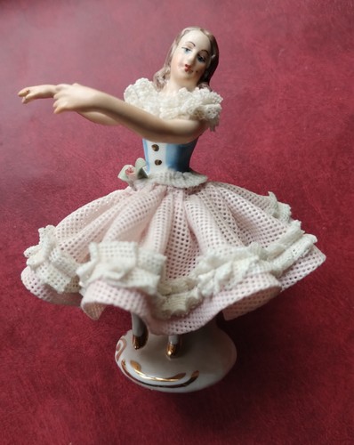 Statuette sculpture figurine