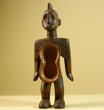 Figurine tribale en bois