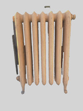 Radiateurs Ancien Fleuri  En Fonte de fer sept lames . XX siècle .