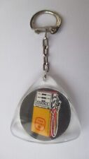 Porte clé vintage , années 60, NORD ESSENCE pompe station service ancienne