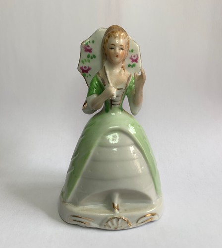 Figurine porcelaine courtisane