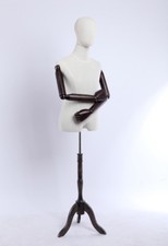A-9T-G Mannequin Masculin En Bois Avec Bras Et Mains Réglables Housse Blanche