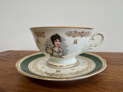 Tasse sous ancienne - et, sous-tasse
