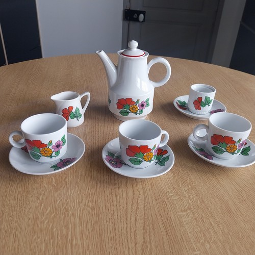 Partie service café - à,