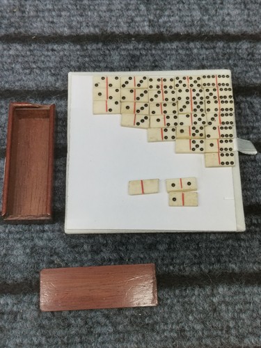 Jeu dominos ancien - de, et