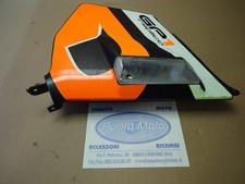 Carénage latéral droit pour