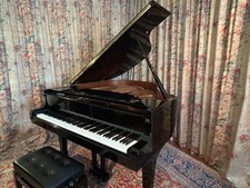 Piano 1/4 de queue Yamaha C1