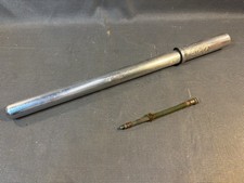 Ancienne pompe de vélo en