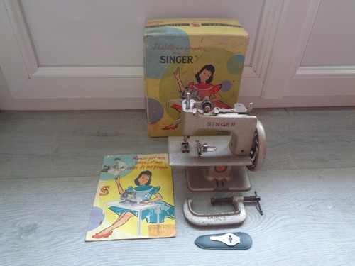 Ancienne machine coudre - a,