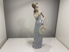Figurine en porcelaine de