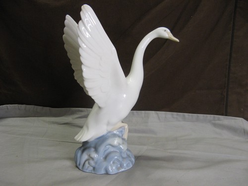 Superbe cygne porcelaine - superbe,