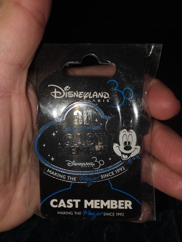 Pin disney cast member - pin's,