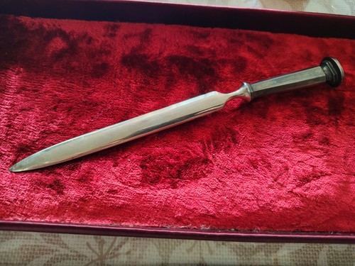 Coupe papier type dague - type,