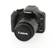 Canon EOS  500D avec Canon ef-s 18-55 mm 3.5-5.6 numéro 7660035811