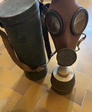 MASQUE A GAZ AVEC SA BOITE