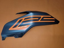 KTM DUKE 125 tank fairing right (ez.24.06.2021) 93008051000KC