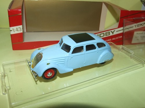Peugeot 402 1937 bleu clair - 402,