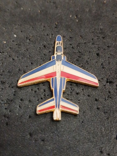 Pin avion patrouille - pin’s,