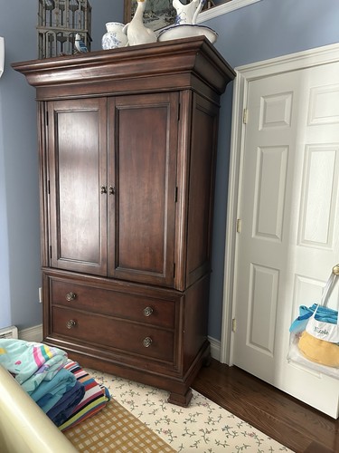 Armoire bassett local - armoire, bassett.