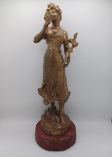 Statue "Les Lilas" signée L