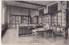 Old postcard Paris 11th - Lycée Voltaire - Cabinet d'histoire naturelle, room circa 1900