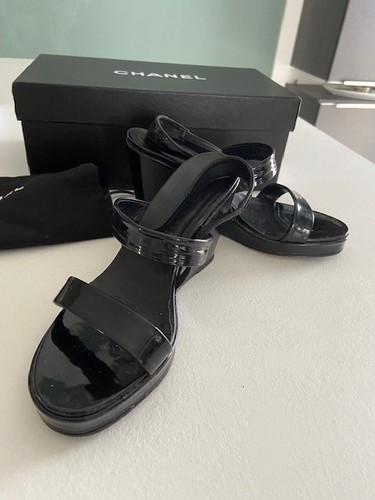 Nus pieds compensés vernis - nus,