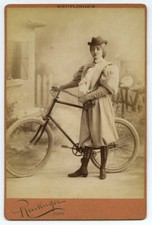 Cabinet circa 1900 Reutlinger