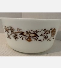 Plat Pyrex Fleurs Brunes 10 Po Fabriqué Angleterre Parfaite Condition 