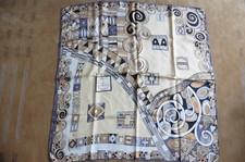 Foulard grand carré de soie