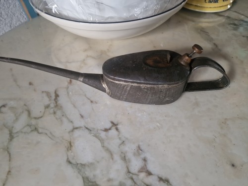 Ancienne burette huile - burette, a