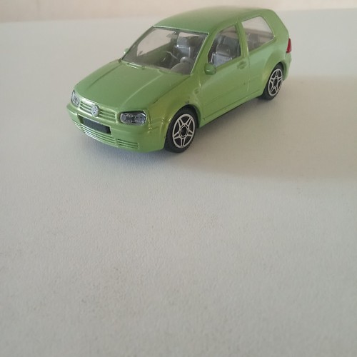 Burago volkswagen golf - 1/43,