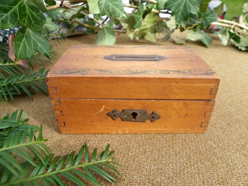 Ancienne tirelire bois - ancienne,
