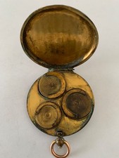 PORTE LOUIS D’OR EN MÉTAL