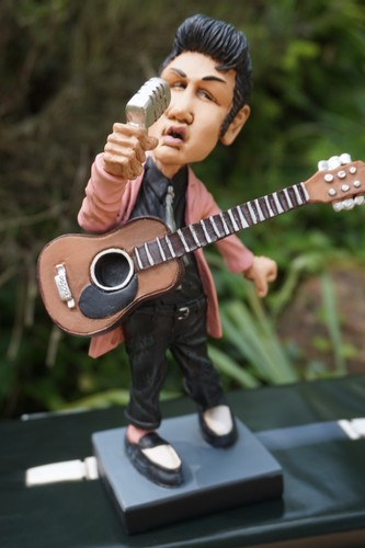 841 681 figurine - ,