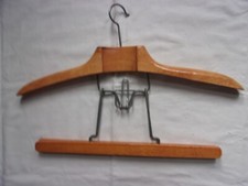 cintre ancien à pince en bois