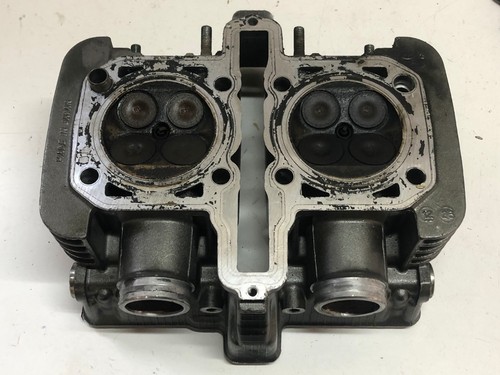 Une culasse moteur moto - une,