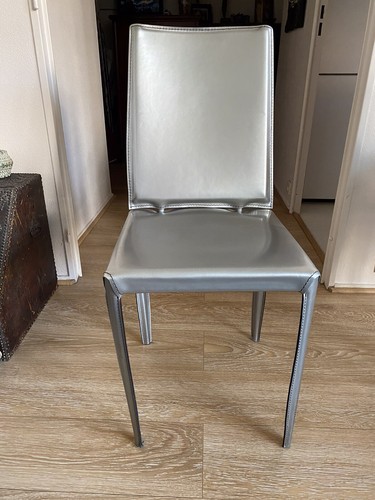 Chaises cuir argenté - chaises,