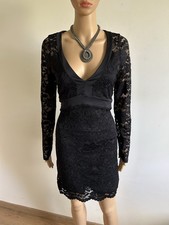 Robe noire en dentelle à