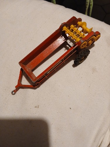 Manure spreader toy - manure,