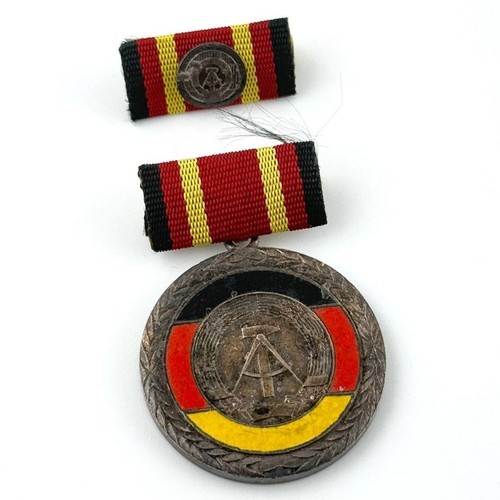 Médaille mérite la rda - mérite,